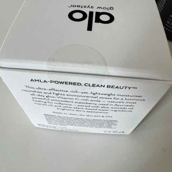 Alo Yoga Set 3pc: luminizing face moisturizer, bottle Alo, paper bag new color - Picture 4 of 6